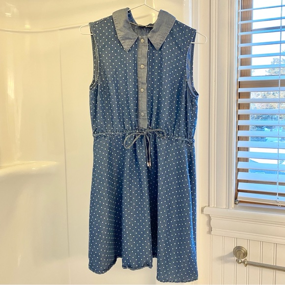 Simon’s cinch-waist, button collared sleeveless dress in blue with dots, tencel - Picture 3 of 10